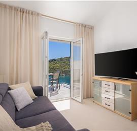 6 Bedroom Waterfront Villa with Pool in Uvala Ljubljeva near Trogir, Sleeps 12-13